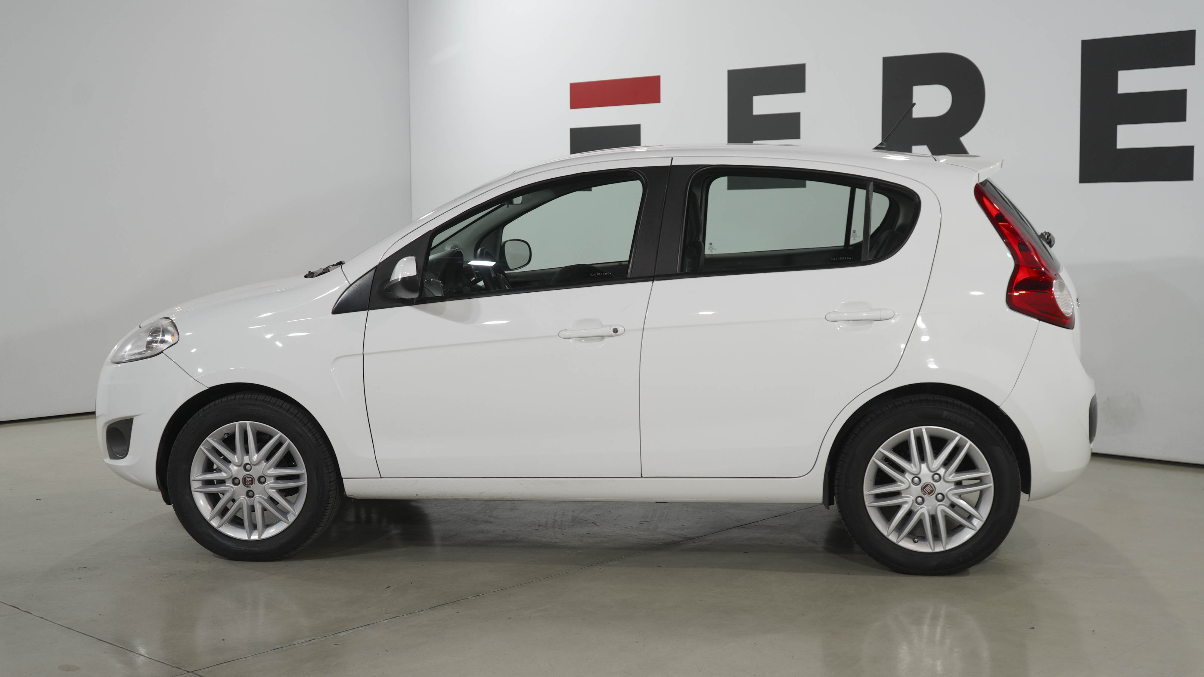 FIAT PALIO 1.4 5 P ATTRACT L / 14 2016 COLOR BLANCO NAFTA MT