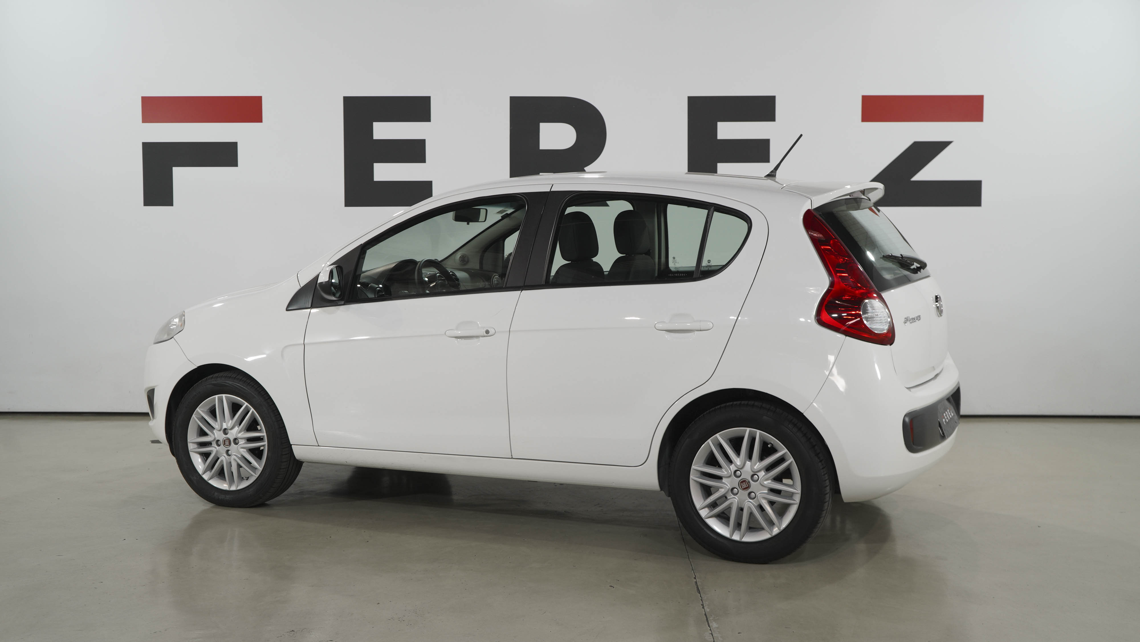 FIAT PALIO 1.4 5 P ATTRACT L / 14 2016 COLOR BLANCO NAFTA MT